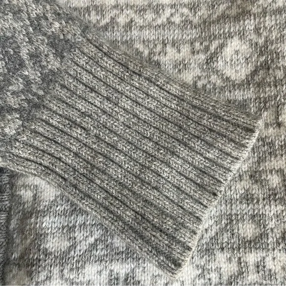 Eddie Bauer Long Sleeve Hooded Cardigan Sweater Snowflake Grey White Size Medium